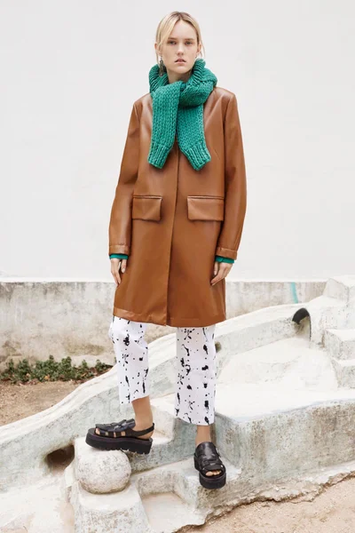 Look 10